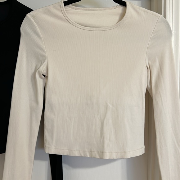 Bundle of Long Sleeve Workout Tops - Picture 2 of 5